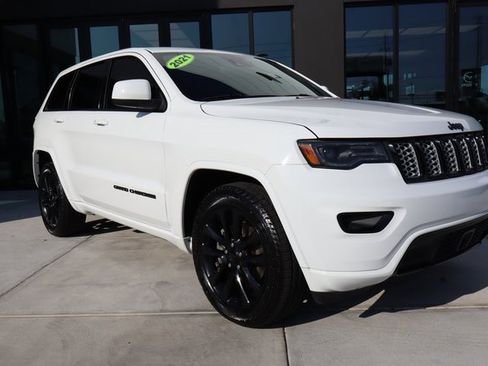 Used 2021 Jeep Grand Cherokee Laredo X image 1