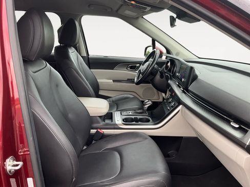 Used 2023 Kia Carnival LX FWD image 14