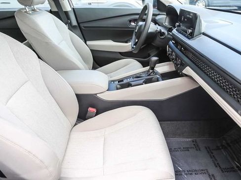 Certified 2025 Honda Accord SE image 18