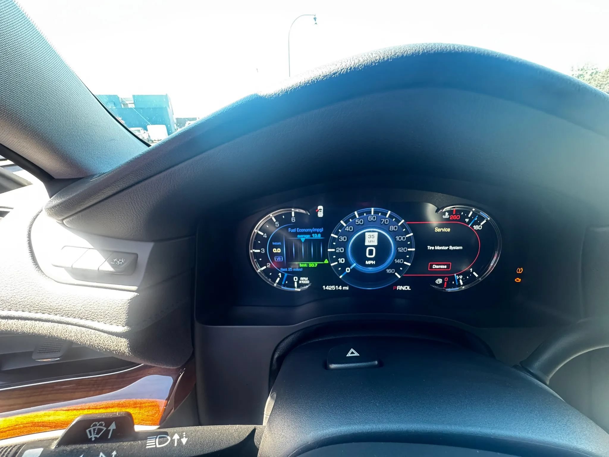 Used 2017 Cadillac Escalade ESV Luxury AWD/4WD image 12