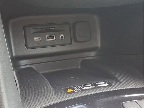 Used 2023 Chevrolet Equinox Premier image 10