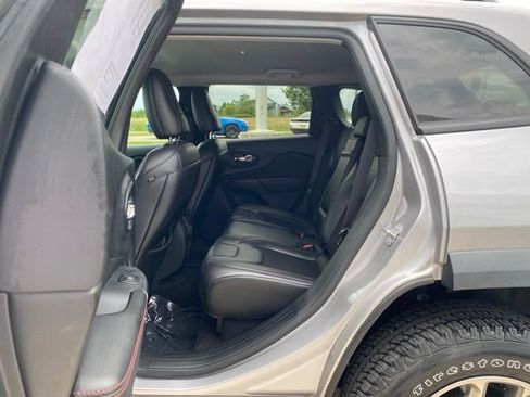Used 2019 Jeep Cherokee Trailhawk w/ Cold Weather Group AWD/4WD image 24
