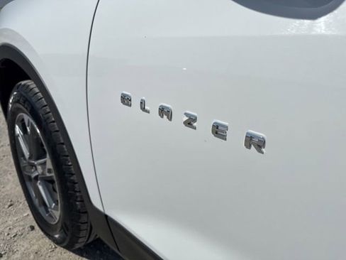 Used 2025 Chevrolet Blazer LT image 9
