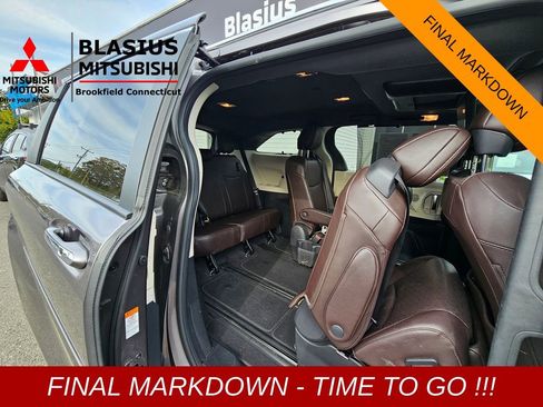 Used 2022 Toyota Sienna Platinum image 25