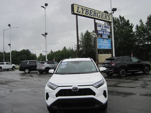 Used 2025 Toyota RAV4 XLE AWD/4WD image 2
