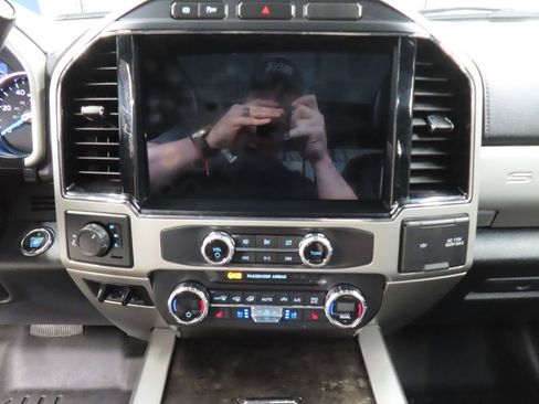 Used 2022 Ford F350 Lariat w/ Black Appearance Package image 16