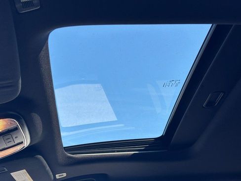 Used 2019 Jeep Grand Cherokee Laredo image 25