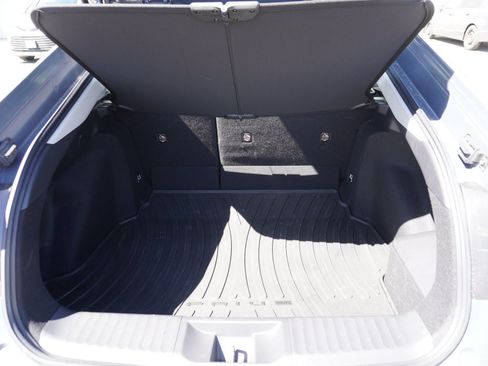 Used 2025 Toyota Prius LE FWD image 11