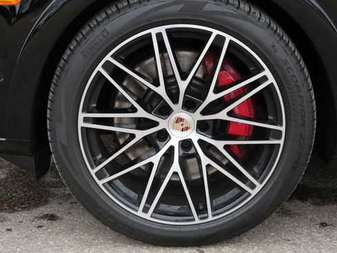 Certified 2026 Porsche Cayenne GTS image 7