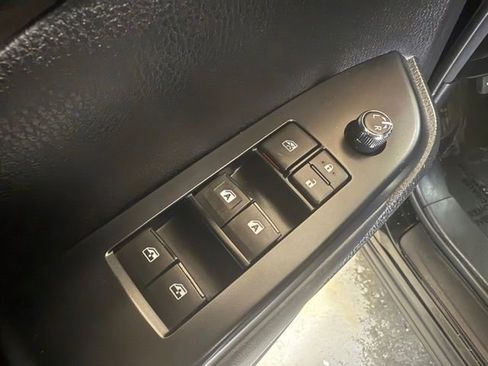 Used 2018 Toyota Highlander Plus w/ Carpet Mat Package (TMS) image 16
