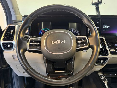 Used 2022 Kia Sorento SX w/ Panoramic Sunroof Package AWD/4WD image 16