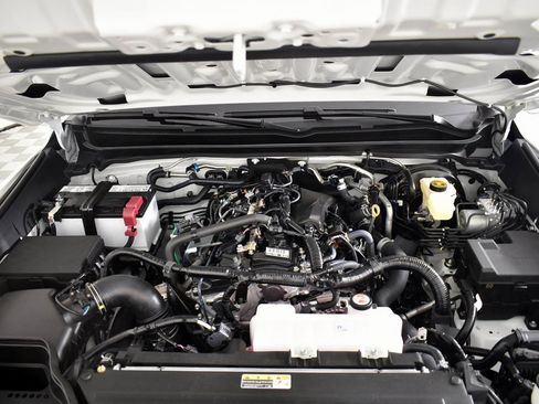 Certified 2025 Toyota Tacoma SR5 image 36