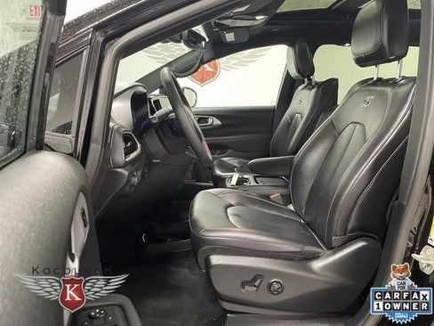 Used 2024 Chrysler Pacifica Touring-L w/ Uconnect Theater Family Group AWD/4WD image 12