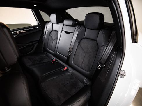 Certified 2021 Porsche Macan AWD/4WD image 24
