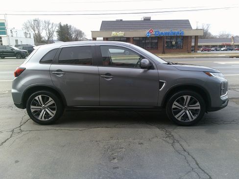 Used 2021 Mitsubishi Outlander Sport SE image 6
