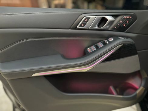 Used 2025 BMW X7 xDrive40i w/ Executive Package image 16