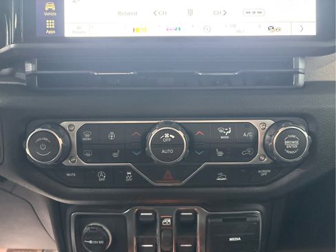 New 2026 Jeep Gladiator Sport image 15