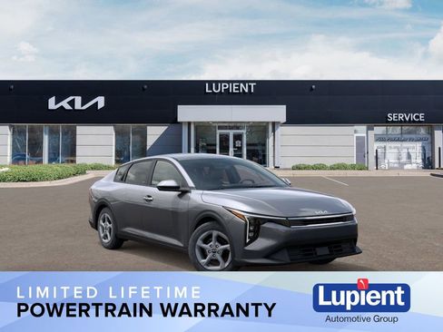 New 2025 Kia K4 LXS image 1