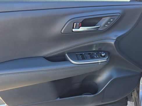 Used 2023 Toyota Crown Limited image 10