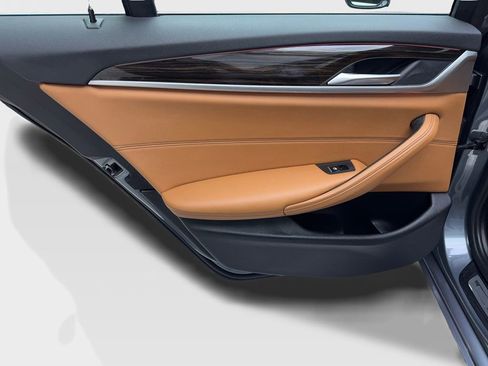 Used 2022 BMW 530i xDrive w/ Convenience Package image 37