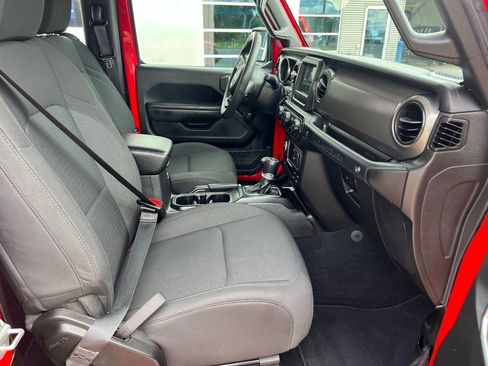 Used 2022 Jeep Wrangler Sport image 15