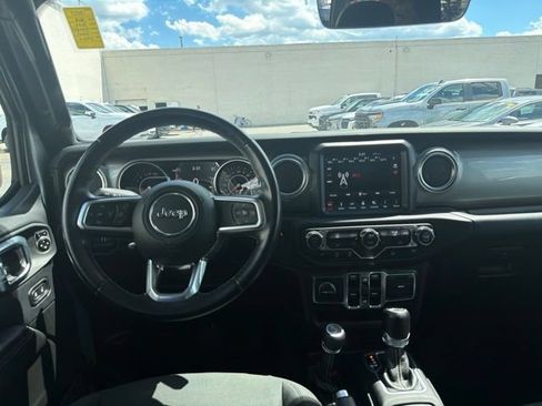 Used 2018 Jeep Wrangler Unlimited Sahara AWD/4WD image 21