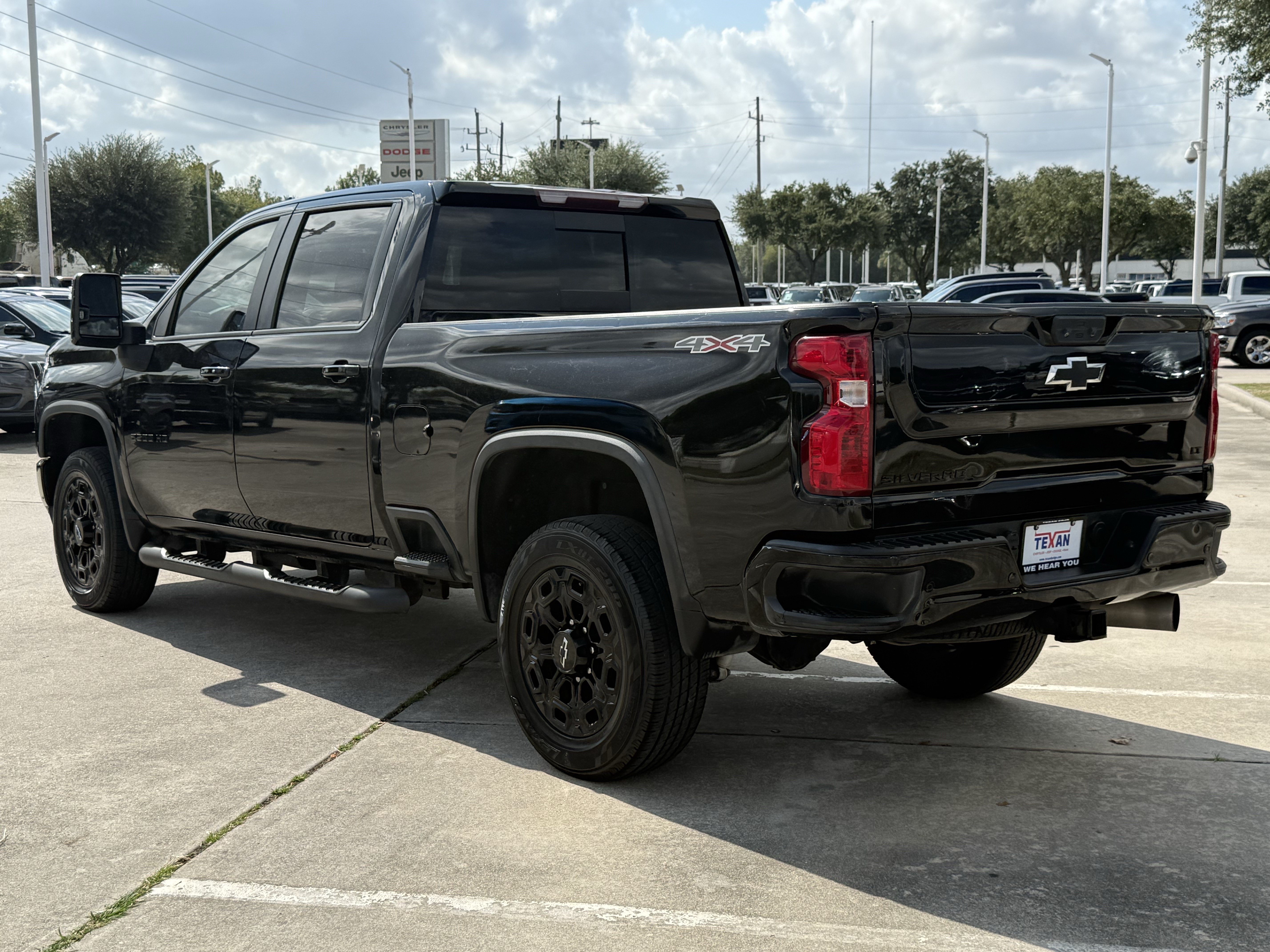 Used 2022 Chevrolet Silverado 2500 LT w/ Midnight Edition AWD/4WD image 7