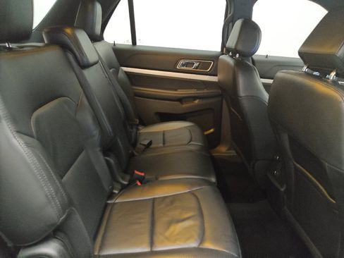 Used 2017 Ford Explorer XLT w/ Equipment Group 202A FWD image 19