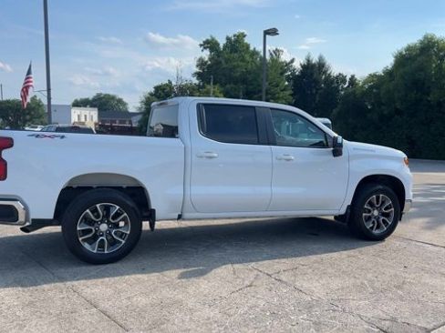 Used 2024 Chevrolet Silverado 1500 LT AWD/4WD image 9