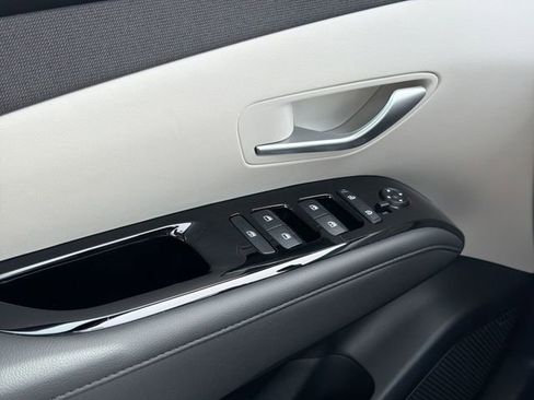 Used 2024 Hyundai Tucson Limited image 17