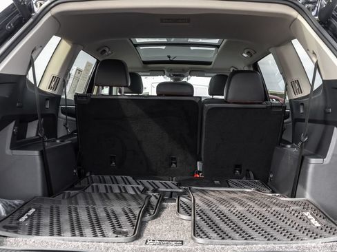 Used 2024 Volkswagen Atlas Peak Edition SE AWD/4WD image 29