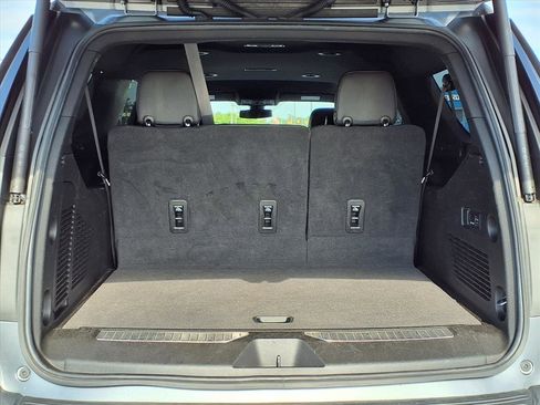Used 2022 Chevrolet Suburban Premier image 21