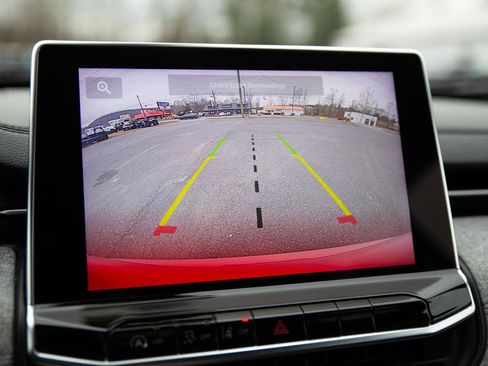 Used 2024 Jeep Compass Latitude image 17