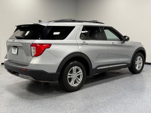 Used 2024 Ford Explorer XLT w/ Equipment Group 202A AWD/4WD image 8