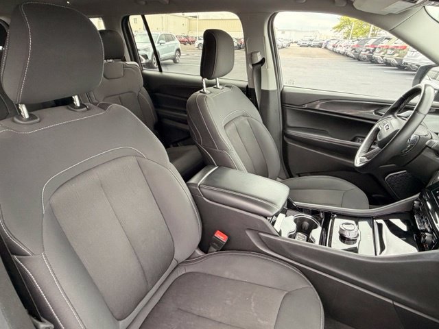 Used 2022 Jeep Grand Cherokee L Laredo w/ Luxury Tech Group I AWD/4WD image 17