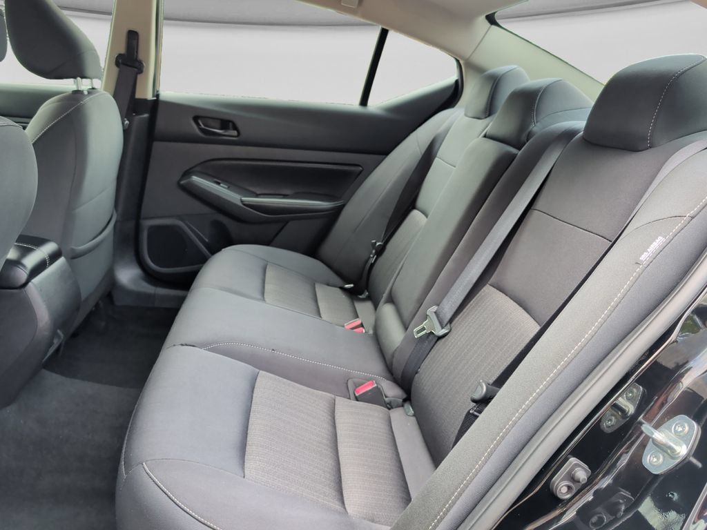 Used 2025 Nissan Altima 2.5 SV FWD image 31