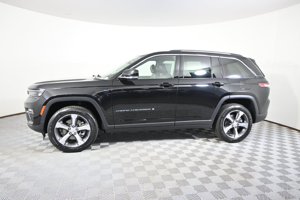 Used 2023 Jeep Grand Cherokee 4WD 4xe image 2
