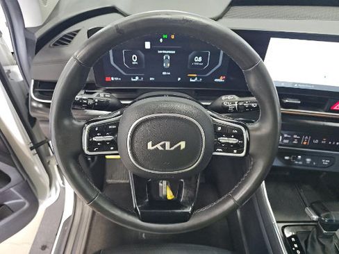 Used 2025 Kia Carnival SX Prestige FWD image 9
