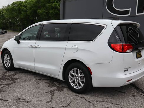 Used 2023 Chrysler Voyager LX image 6