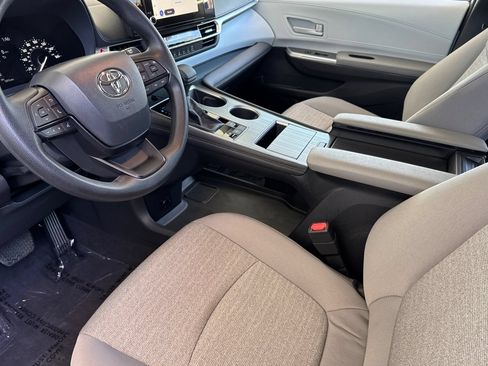 Certified 2026 Toyota Sienna LE FWD image 12