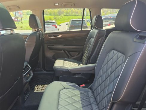 Used 2024 Volkswagen Atlas SEL Premium R-Line image 11