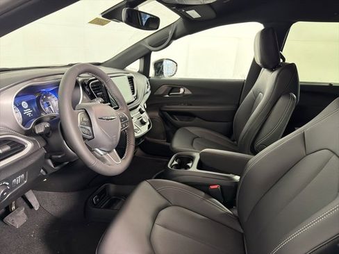 New 2026 Chrysler Pacifica Select image 13