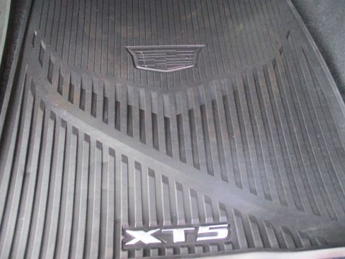 Used 2018 Cadillac XT5 FWD image 22