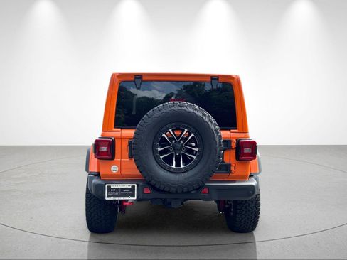 Used 2025 Jeep Wrangler Unlimited Rubicon AWD/4WD image 4