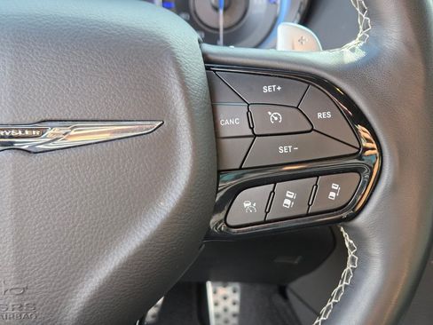 Used 2023 Chrysler 300 C RWD image 28
