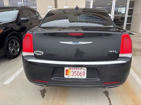Used 2017 Chrysler 300 C image 20