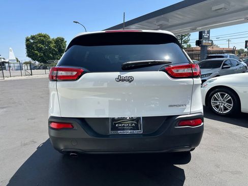 Used 2015 Jeep Cherokee Sport image 14
