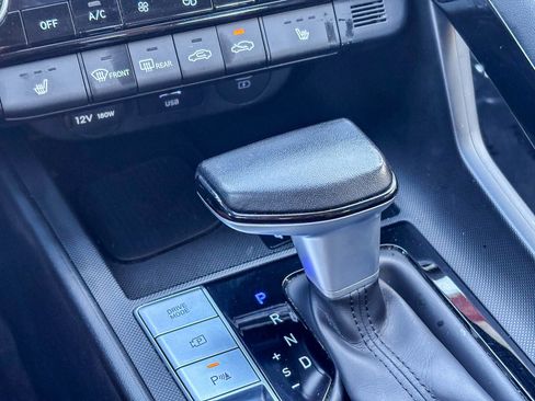 Used 2024 Hyundai Elantra Limited image 25