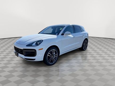 Used 2020 Porsche Cayenne Turbo image 4