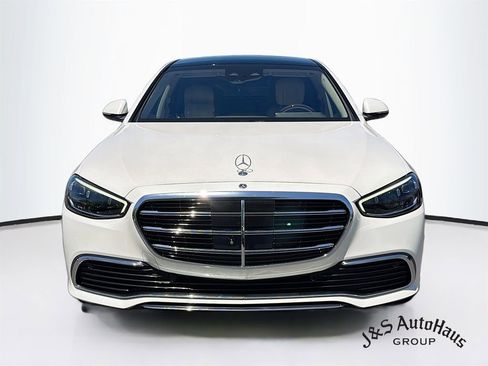 Used 2022 Mercedes-Benz S 580 4MATIC Sedan image 2